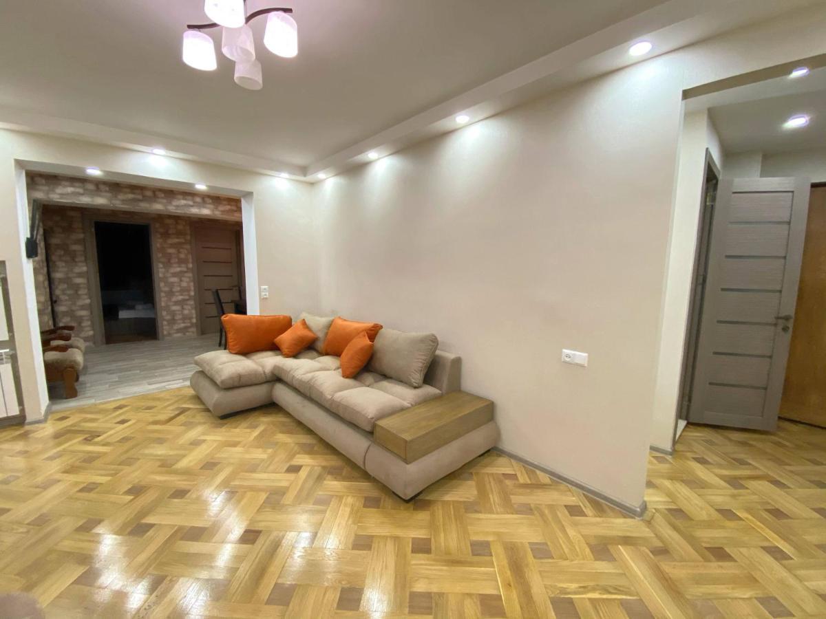 טביליסי Superior Apartment On Kostava מראה חיצוני תמונה